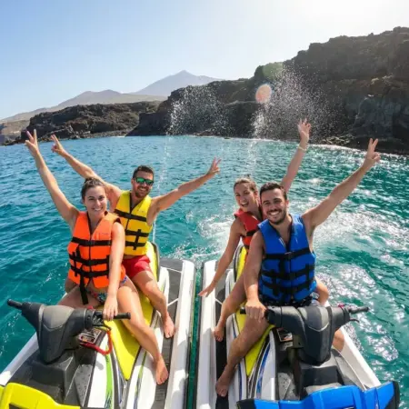 top-squad_group_cheering